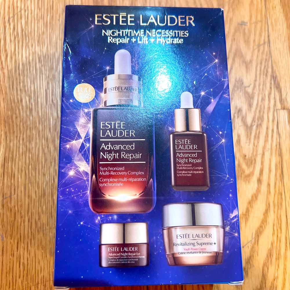 Brand new Estée Lauder Gift set ~